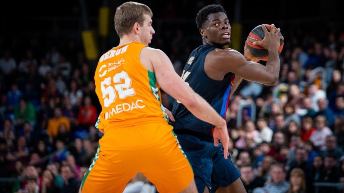 James Nnaji, ante el Betis