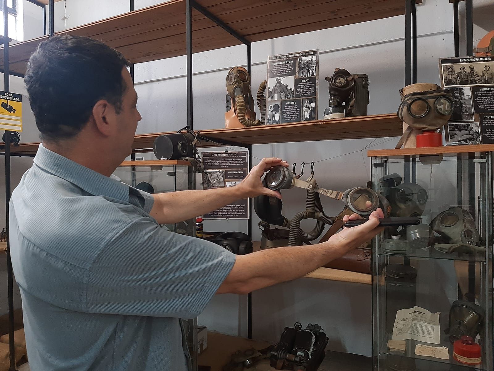 Un tesoro militar en busca de museo: así es la colección de Jorge Sandoval en Colloto