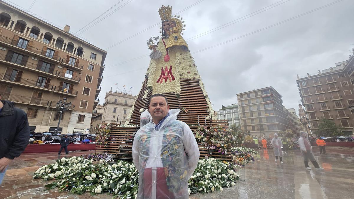 Juan Soriano, debutante este martes como vestidor "en pruebas" en la plaza de la Virgen