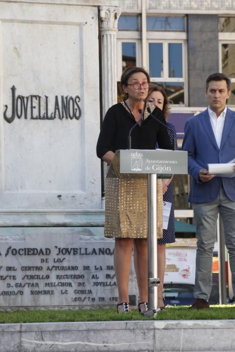 Ofrenda floral a Jovellanos en Gijón