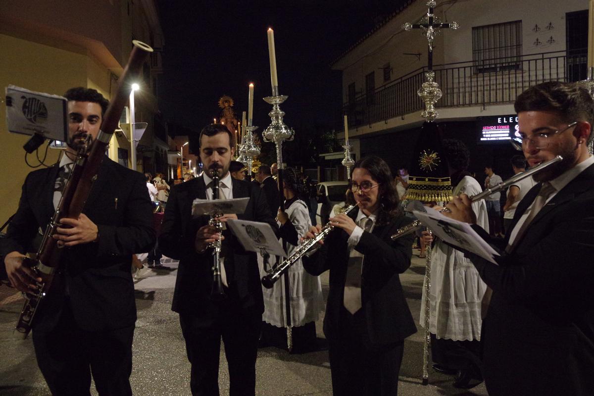 Rosario vespertino de la Virgen de los Dolores de Puerto de la Torre, en imágenes