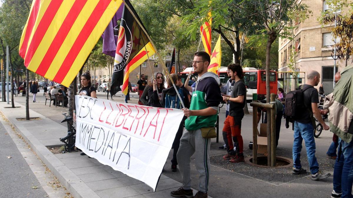 Protesta en apoyo de los detenios en Terrassa y Barcelona.