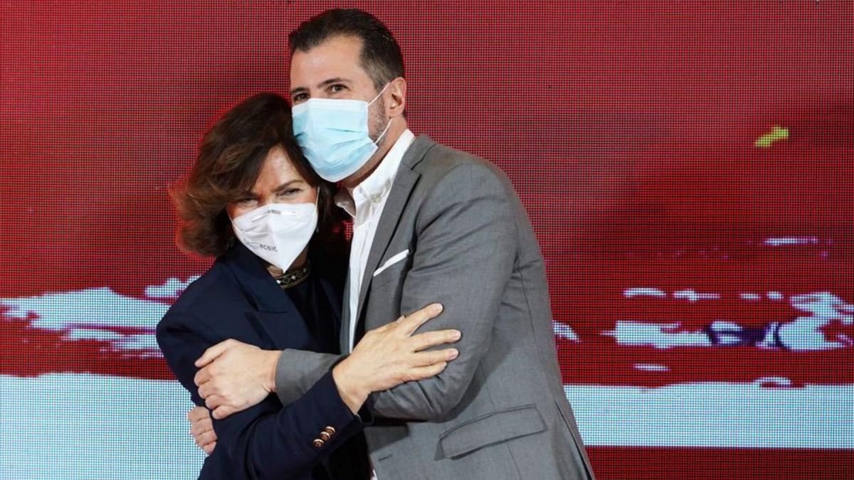 Luis Tudanca junto a la exvicepresidenta Carmen Calvo, ayer.