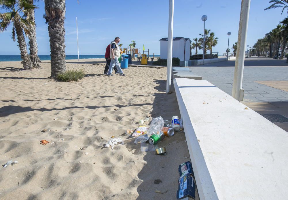 El primer puente festivo del año llena los hoteles y las playas de Alicante