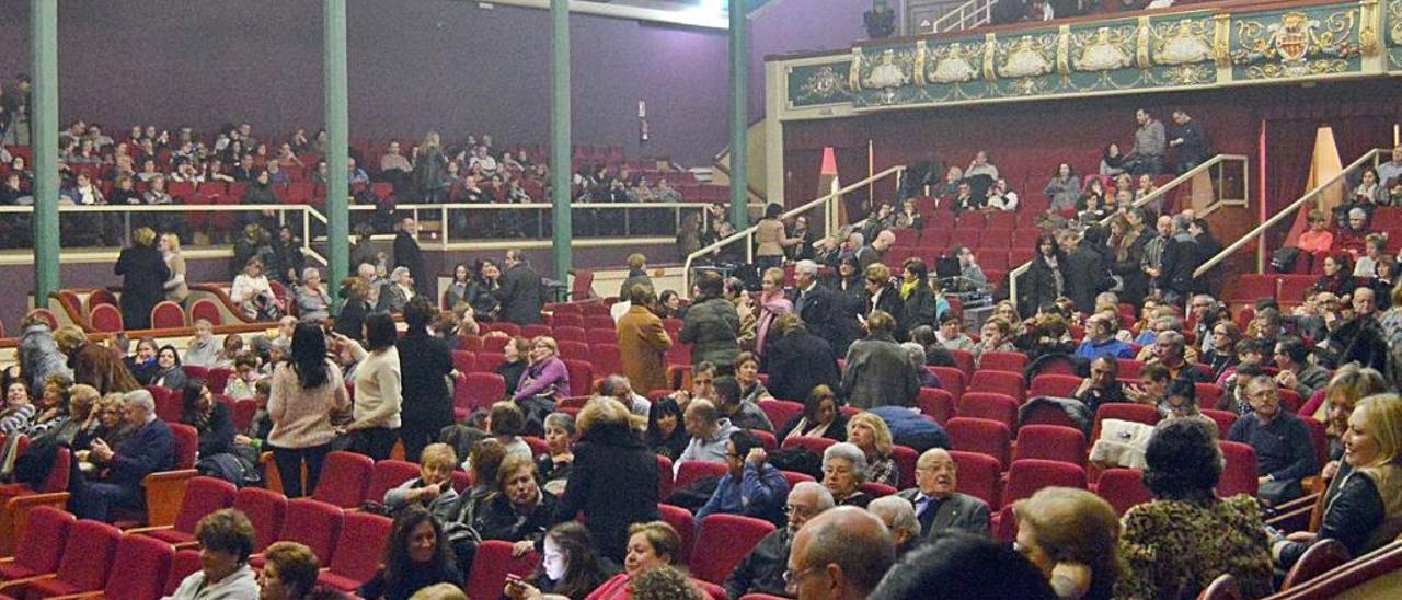 Perspectiva del interior del Gran Teatro de Alzira, lleno de público, en una imagen de archivo.