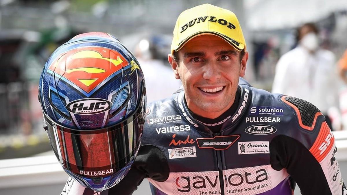 Albert Arenas (KTM) se ha disfrado de 'Superman' para ganar, hoy, en Austria.