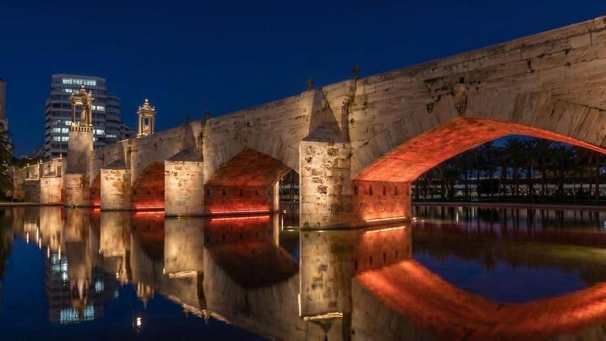 Una recreación del Pont de La Mar, con las nuevas iluminaciones