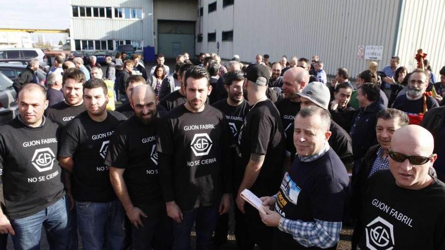 Trabajadores de Gijón Fabril y Tenneco, juntos el pasado 23 de enero en la fábrica de Porceyo.