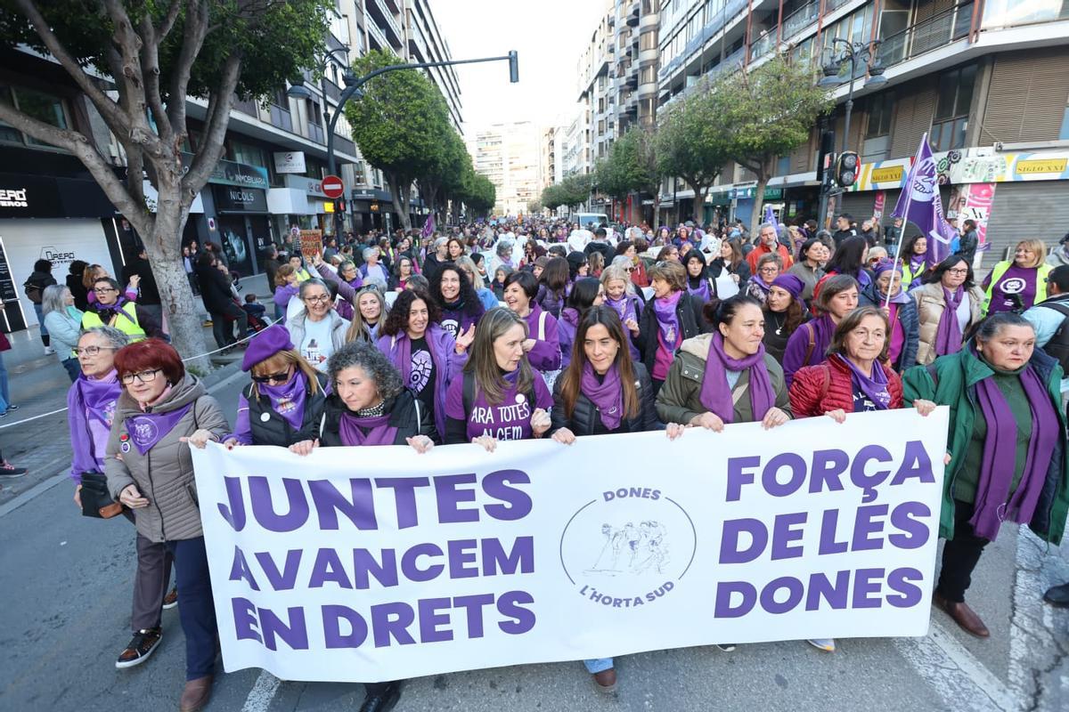 8M en València 2026: Las calles de València se tiñen de morado en el día de la mujer