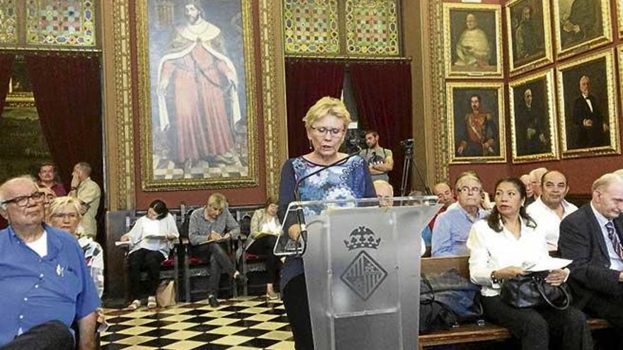 La Defensora de la Ciudadanía Anna Moilanen presentó en el pleno la memoria de 2017.