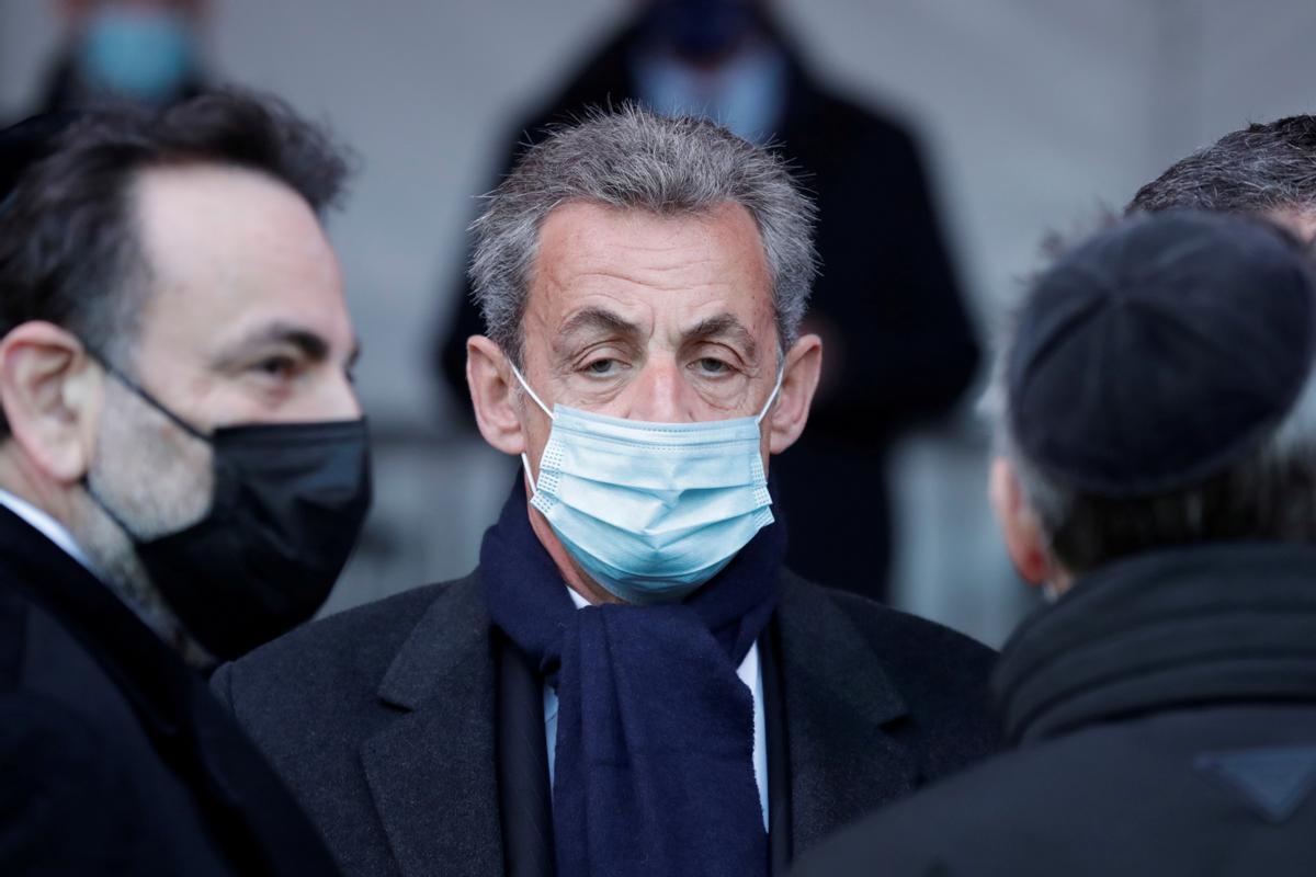 Sarkozy seu de nou a la banqueta acusat de finançament il·legal de campanya
