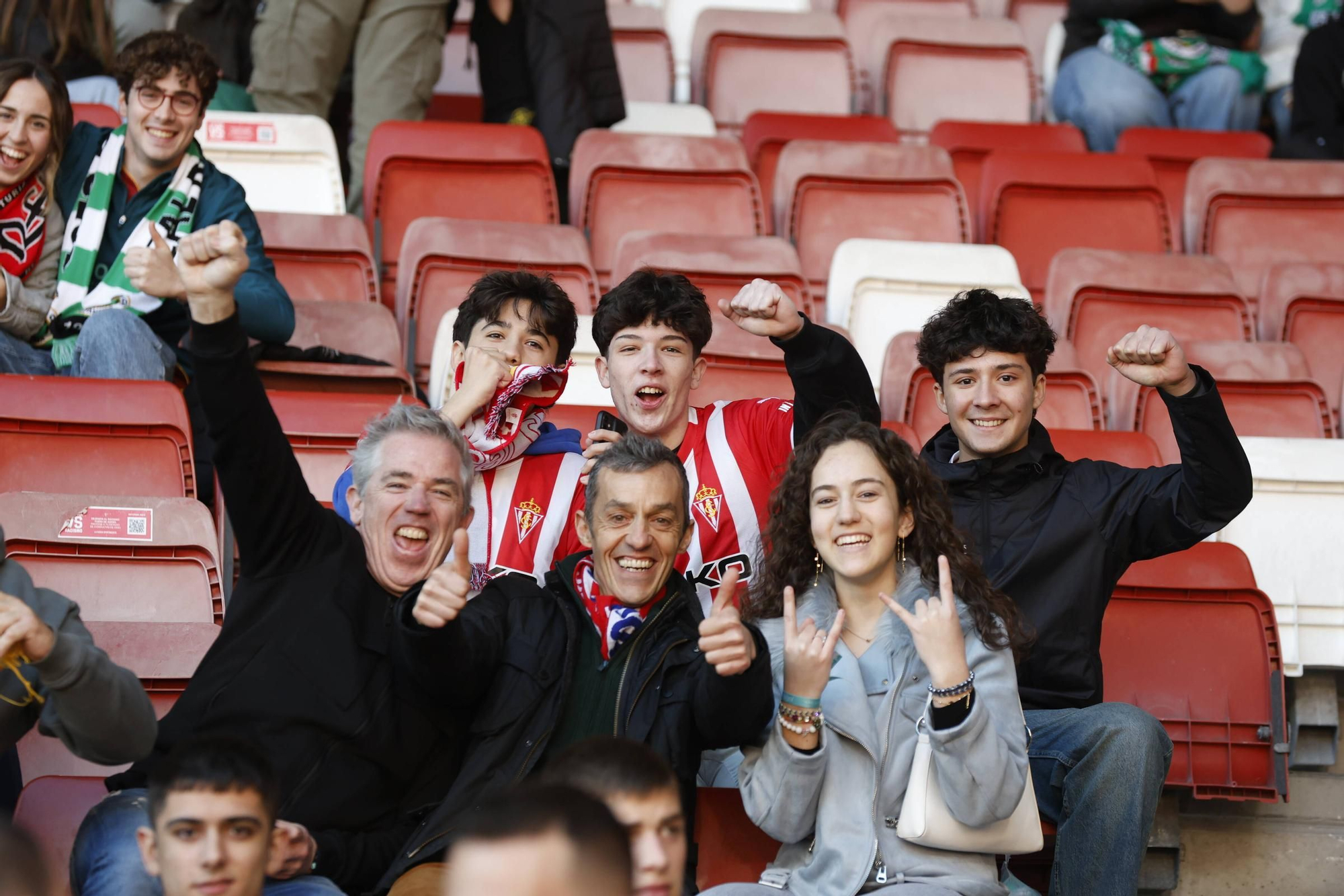 El partido entre el Sporting y el Racing de Santander, en imágenes