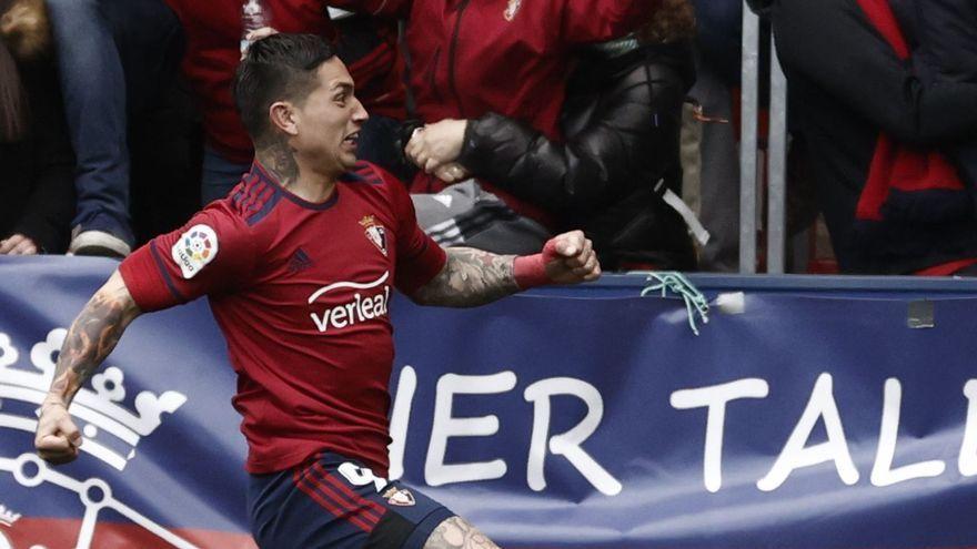 Chimy Ávila celebra un gol con Osasuna.