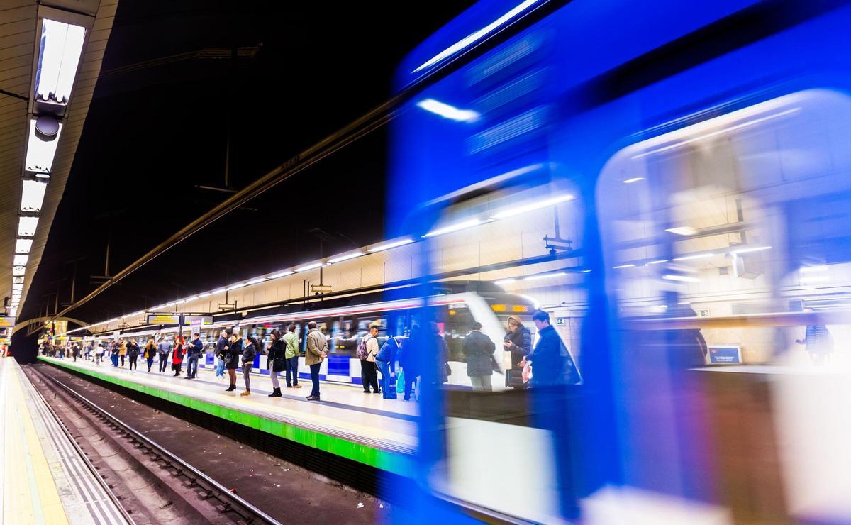 Andén de la Línea 6 en Avenida de América.