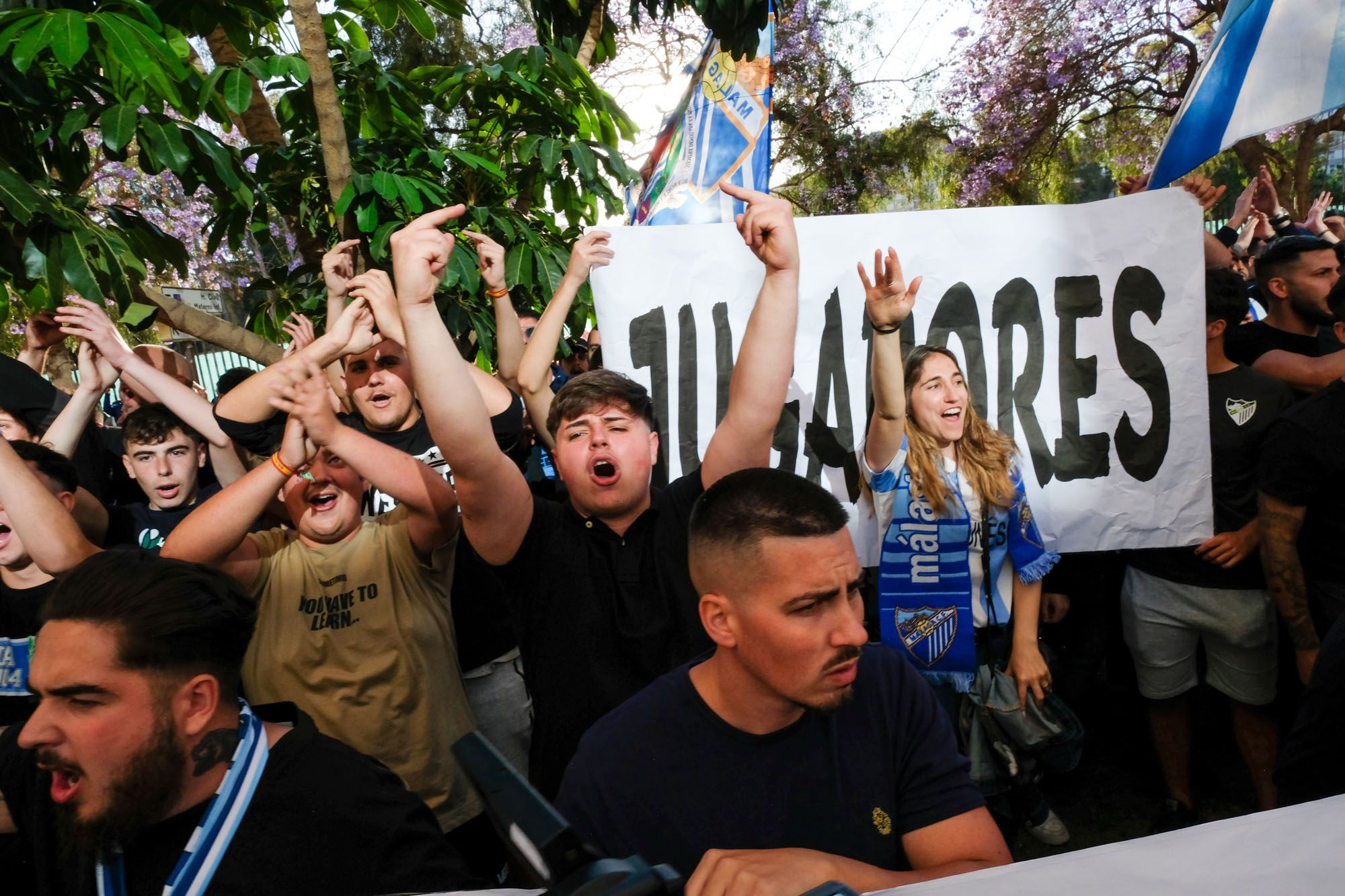 La protesta de la afición antes del Málaga CF - CD Mirandés, en imágenes