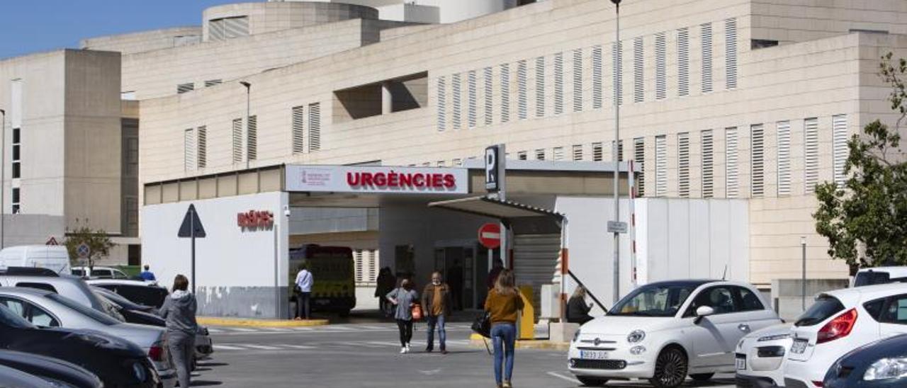 Acceso al departamento de Urgencia del hospital alzireño. | PERALES IBORRA