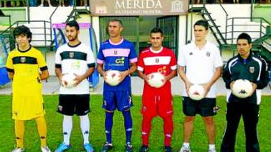 El Mérida luce la texto &quot;Hicimos historia, haremos leyenda&quot; en sus nuevas camisetas