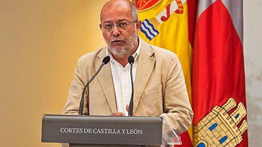 El portavoz de Ciudadanos en las Cortes, Francisco Igea, durante su intervención.