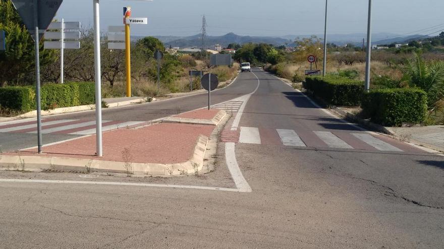 Carretera entre Yátova y Macastre.