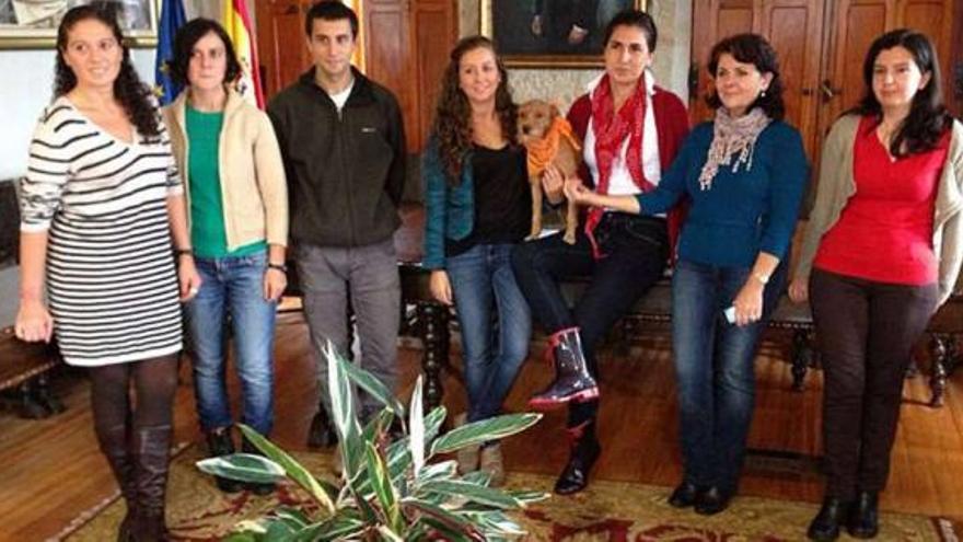 Un momento de la presentación del festival canino, ayer, en el salón de plenos municipal.  // G. Santos