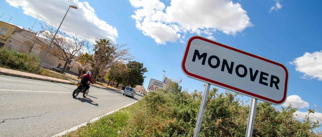 Uno de los accesos al casco urbano de Monóvar.