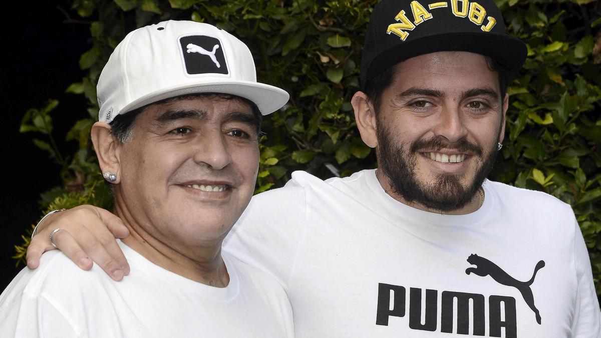 Diego Armando Maradona y su hijo, Diego Armando Maradona Junior, en una imagen de archivo.