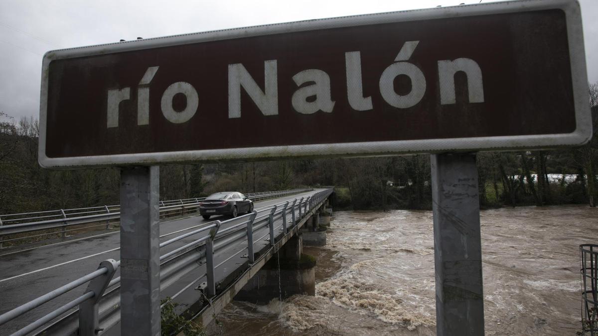 Preocupación por los ríos, al límite en Pravia, Oviedo y Cangas del Narcea