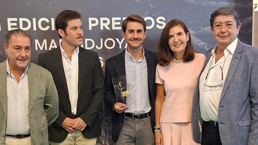 Rocío Blanco entrega a la familia cordobesa Aguilar de Dios el galardón a la Trayectoria Profesional en los Premios MadridJoya