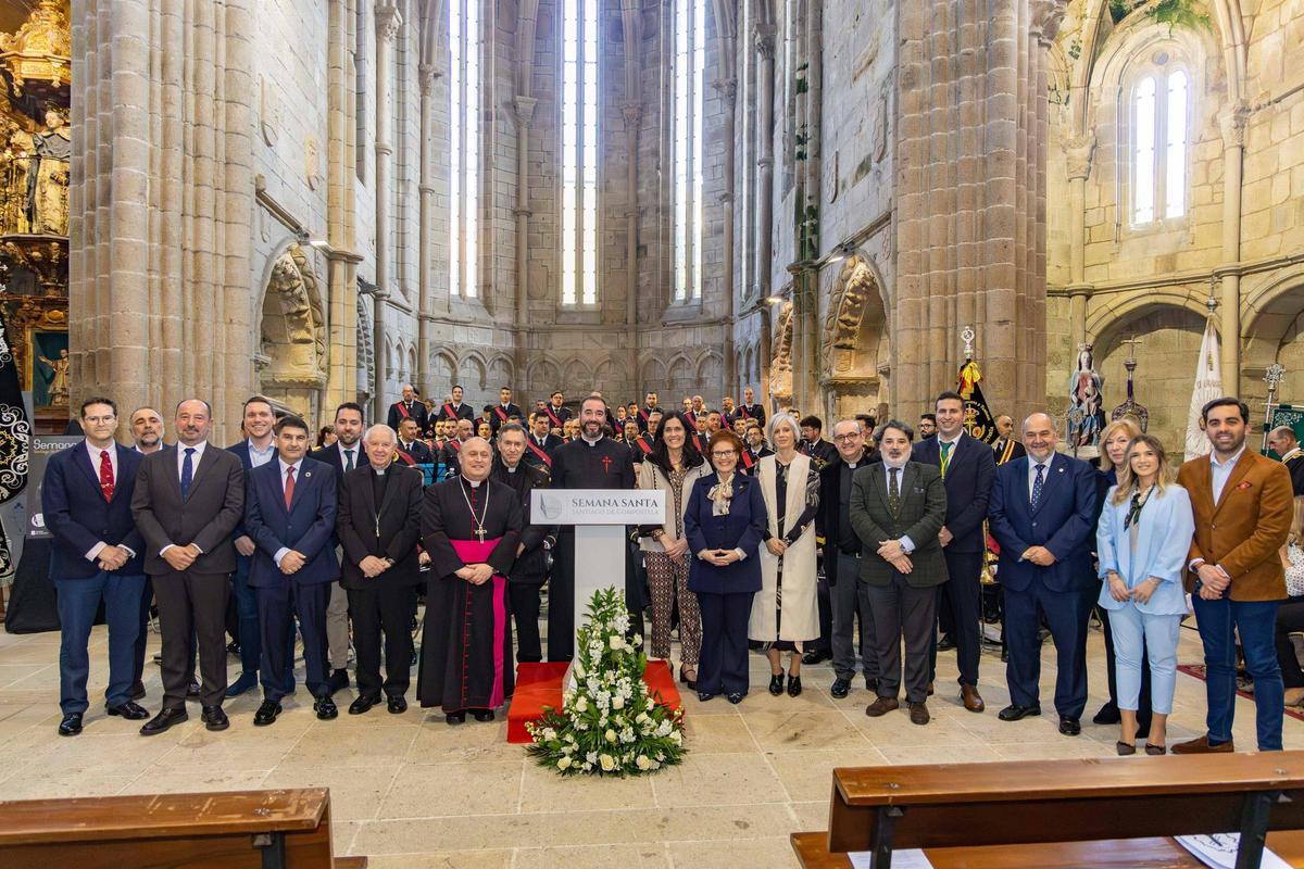 D. Víctor Suárez Gondar: "La Semana Santa de Santiago ya late en los muros de la ciudad"