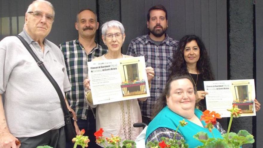 Representants de l&#039;Ajuntament i de les associacions de veïns en la presentació de la iniciativa