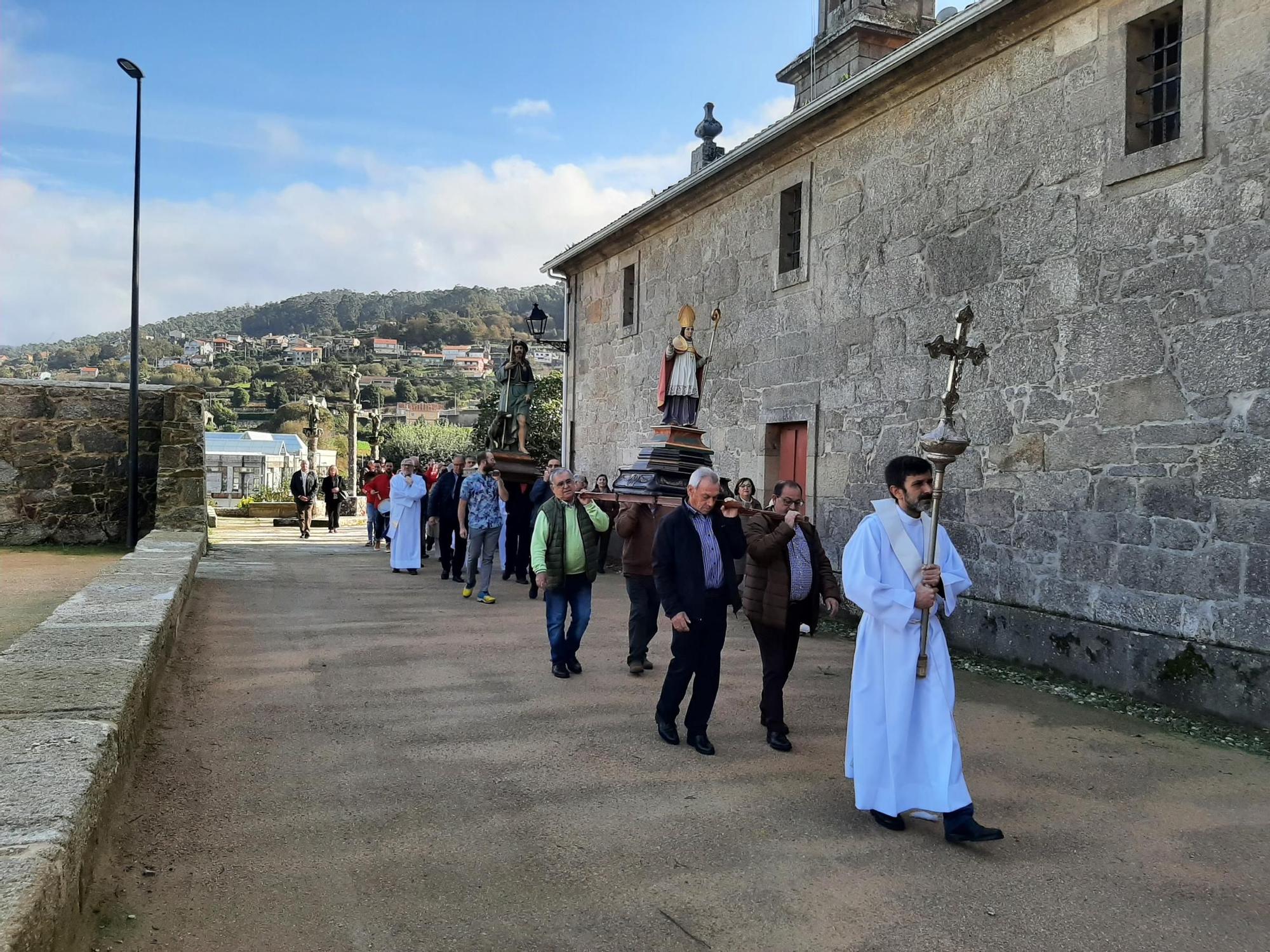 Las procesiones por el San Martiño de Moaña y Bueu aprovechan la tregua de la lluvia