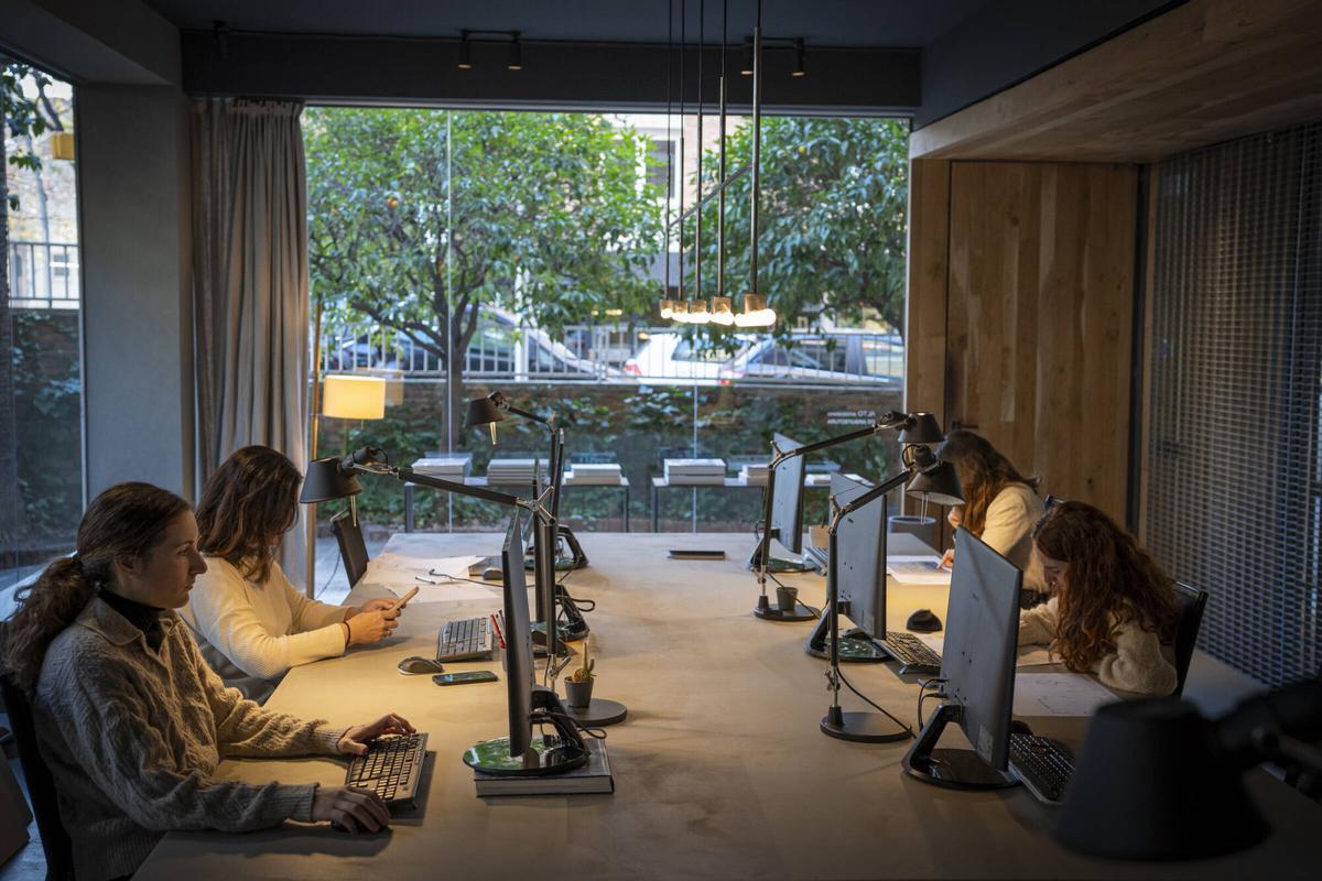 Barcelona. 14 de enero del 2026. Entrevista con estudio barcelonés de arquitectura, CO ARQUITECTURA, liderado por Carlota Laucirica y Diana Piera y compuesto por 10 mujeres arquitectas. Fotos de Sandra Roman
