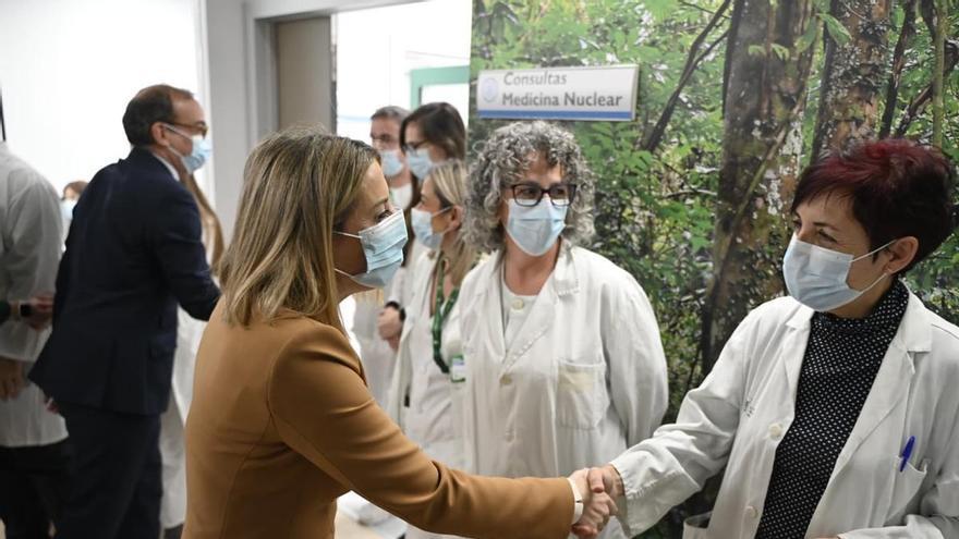 Video | María Guardiola visita el Hospital Universitario de Cáceres
