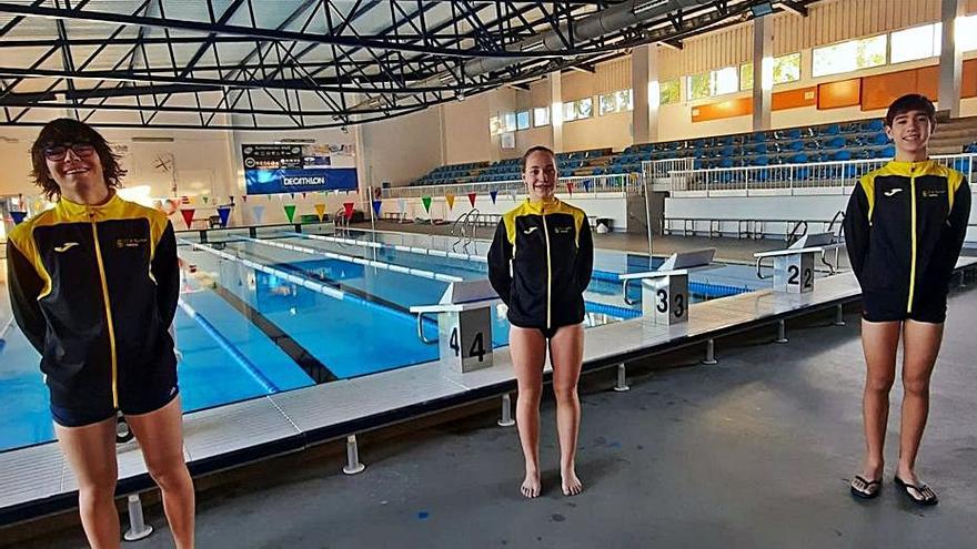 Triatletas del CA Safor Teika en la piscina de Gandia. | CAS