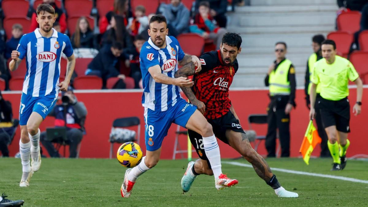 Edu Expósito, en una acción del partido contra el Mallorca