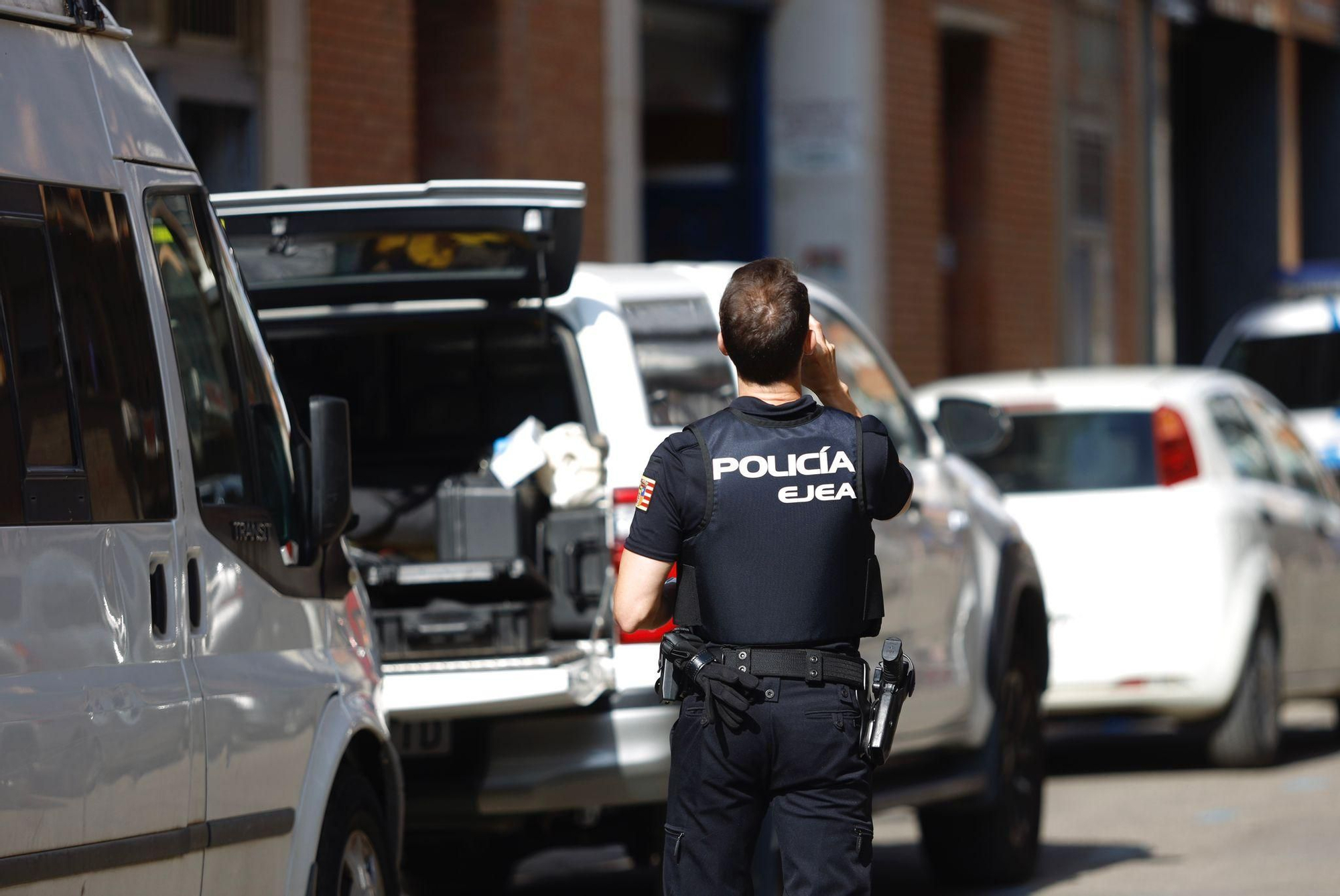 En imágenes | Conmoción en Ejea tras el asesinato de una mujer en un establecimiento