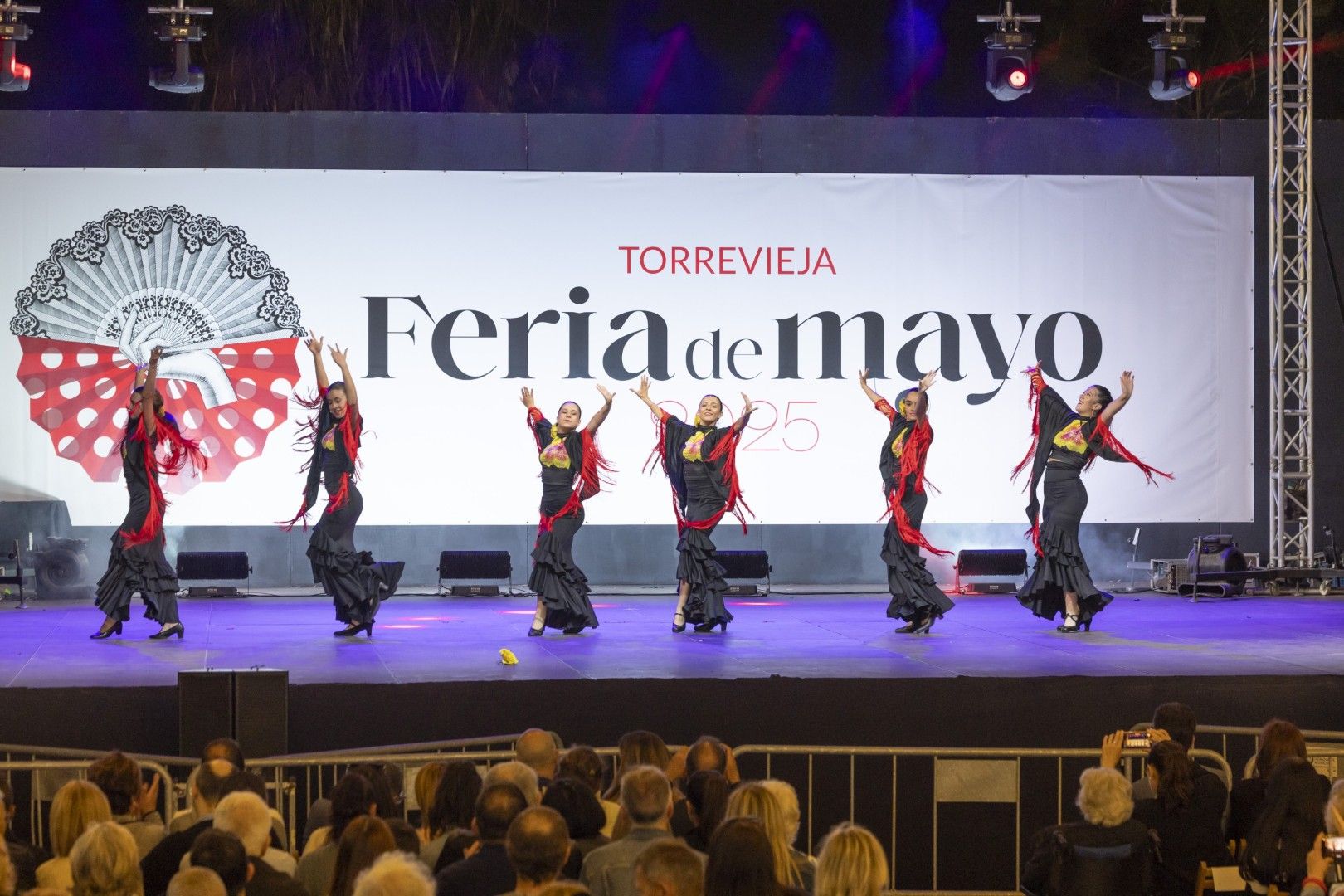Por sevillanas en la Feria de Mayo de Torrevieja 2025