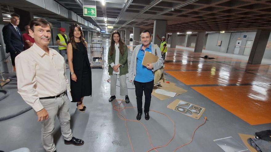 Por la izquierda, Luis Suárez, María del Val Menéndez, Elena Suárez y Bernardo Suárez, visitando las obras de modernización del parking de la Losa. | L. B.