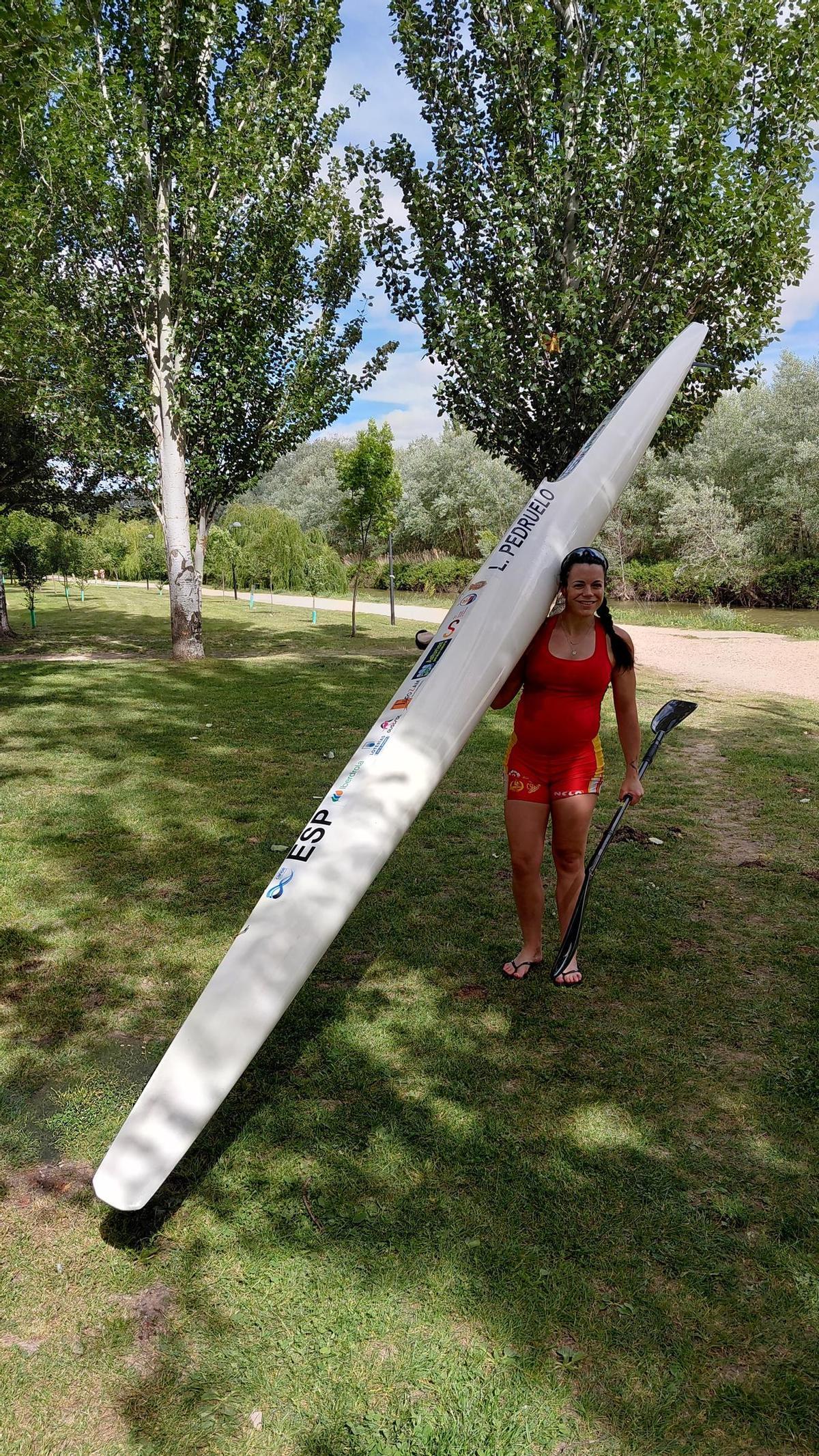 Laura Pedruelo, embarazada con la piragua