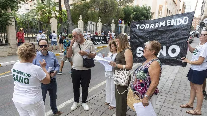 Tenso encuentro entre los vecinos de Torremendo y los responsables de la Generalitat: los vecinos advierten a los cargos públicos que no debería ubicarse la planta comarcal en la pedanía