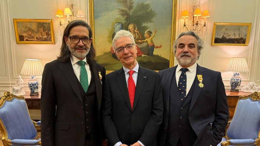 El hostelero y el horticulor asturianos condecorados en Londres con la Orden de Isabel la Católica