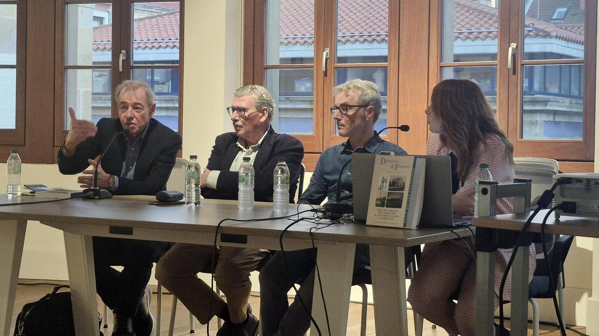 Por la izquierda, José María Naharro-Calderón, Higinio del Río, Ramón García Piñeiro y Patricia Martínez, durante el acto de la presentación