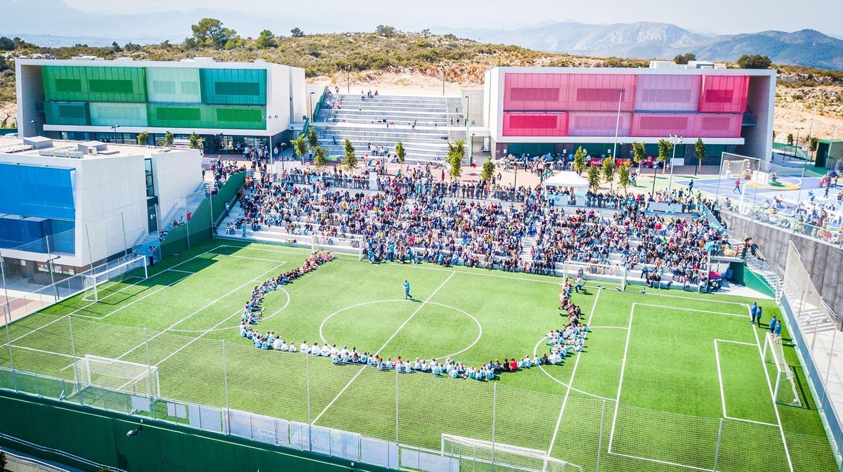 LES continúa empoderando a sus estudiantes para que alcancen su máximo potencial y se conviertan en los líderes del mañana.