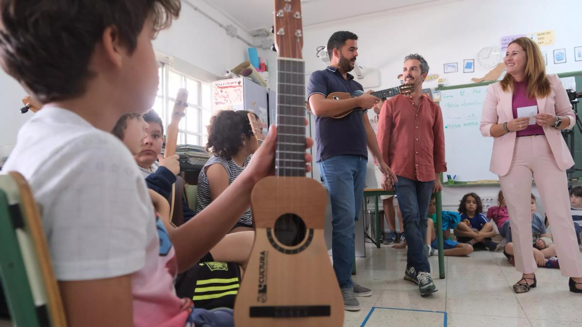 Estudiantes de centros educativos ensayan su repertorio para el gran concierto escolar que tendrá lugar durante el evento