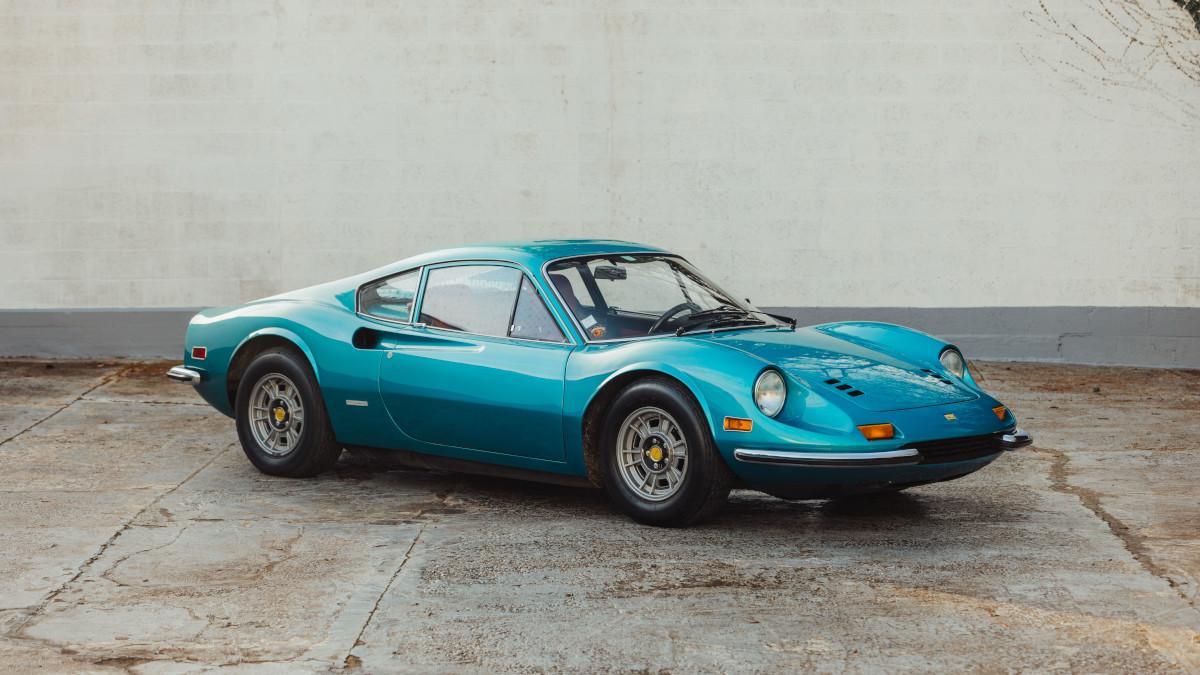 El Ferrari Dino 246 GT, una de las berlinettas más elegantes de los 70, se estima entre 280.000 y 360.000 euros.