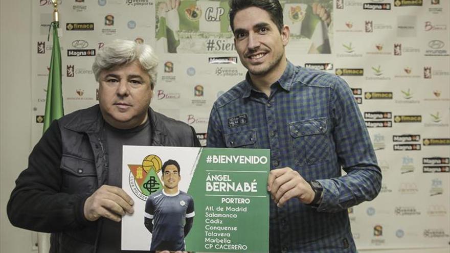 El Cacereño quiere que Jiménez y Bernabé sean sus porteros en 2ª B