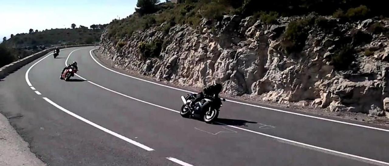 Las Cortes exigen a la DGT radares en La Carrasqueta contra las carreras de motos