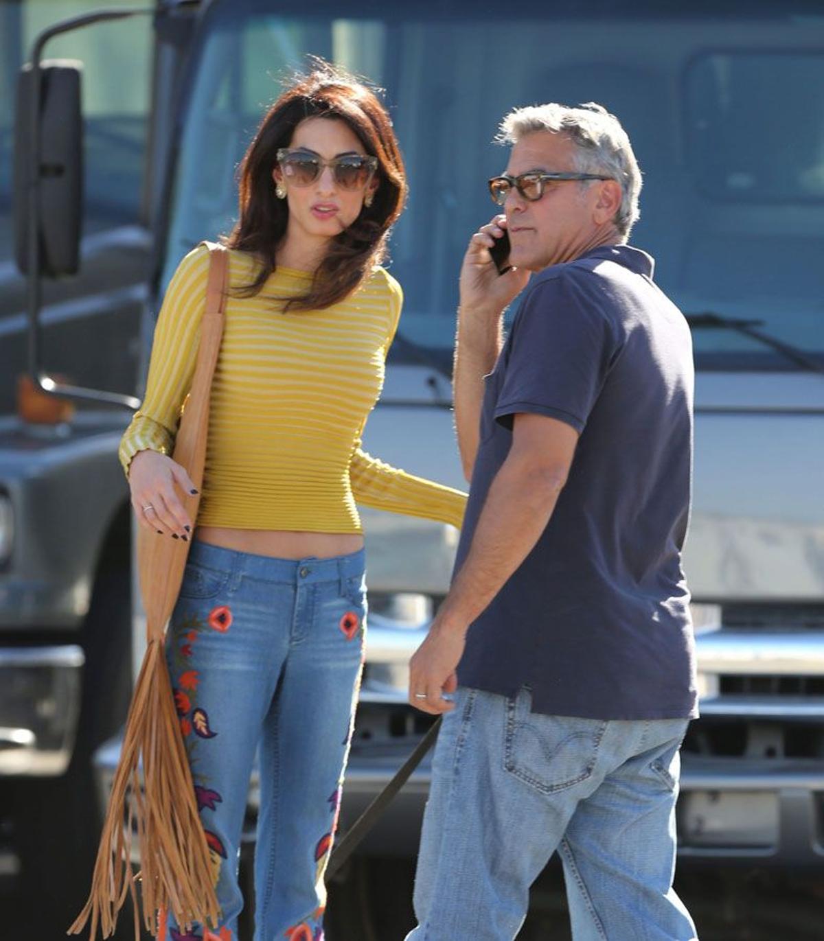 El look impecable de Amal Clooney: junto a su marido George Clooney