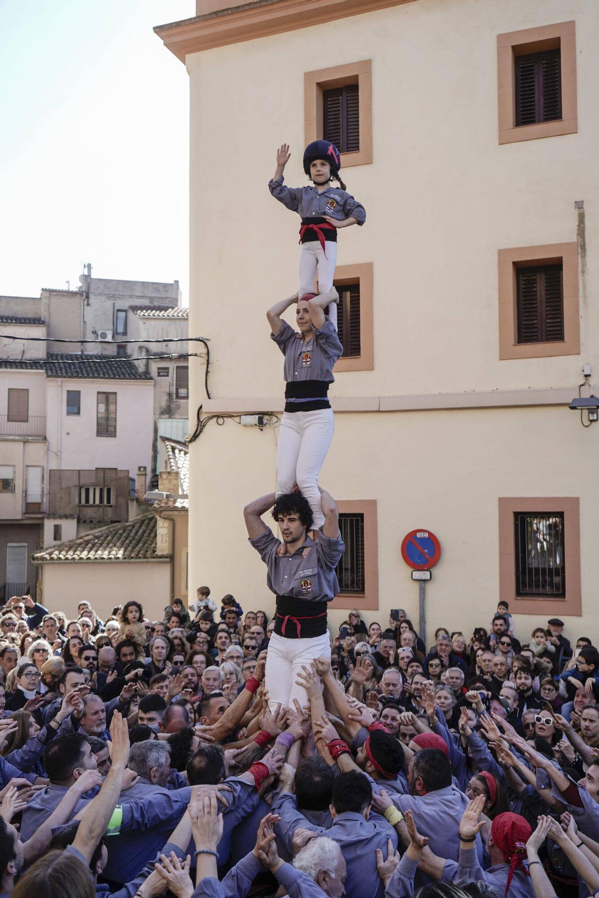 La pujada i baixada del pilar de quatre dels Tirallongues a Manresa