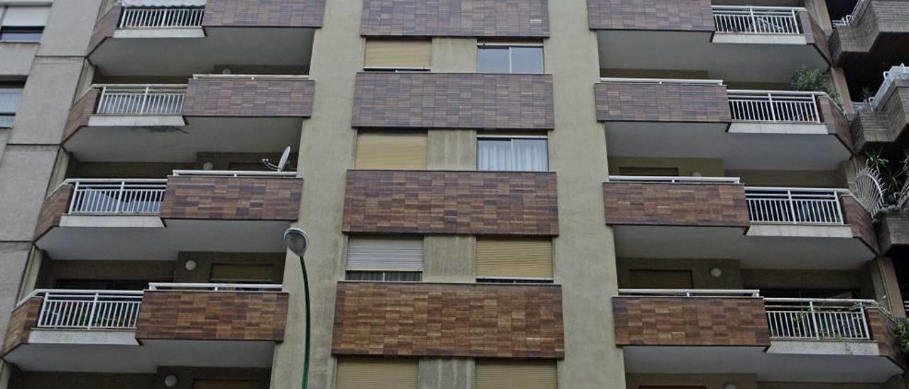 Edificio de la calle Joan Massanet i Moragues donde se encontraba el piso de la asociación.